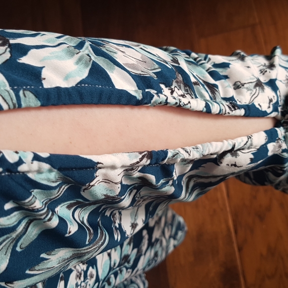 Ricki's Woman's Floral Open Arm Bell Sleeve Top Size XXL - Picture 9 of 16